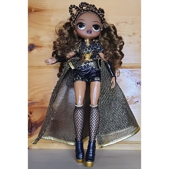 LOL Surprise OMG FIERCE ROYAL BEE Fashion Doll Gold Black Outfit Cape- 11.5” - Picture 3 of 12